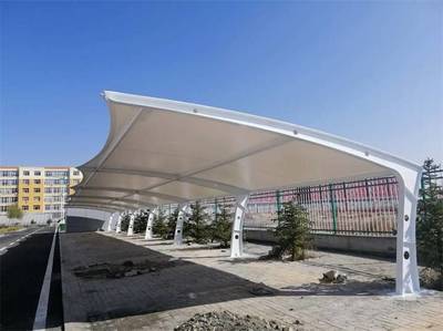 7字形膜結(jié)構(gòu)車棚 專業(yè)電動車停車棚設(shè)計、施工與十年售后保障